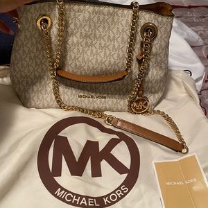 MK purse beige & white